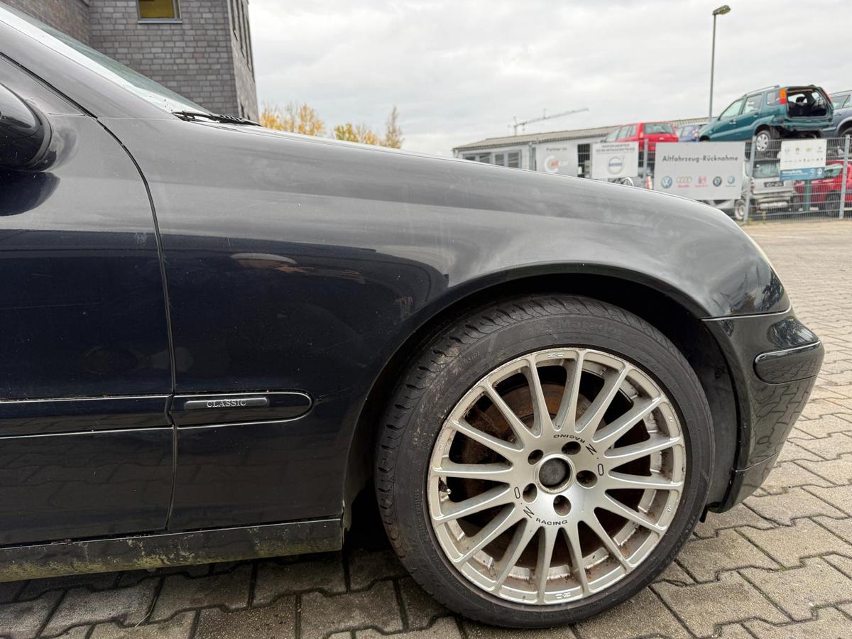 Mercedes C Klasse W203 original Kotflügel rechts 040 schwarz BJ04